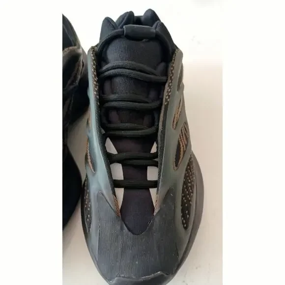 Adidas Yeezys Men's 700 V3's Clay Brown. Size 7 Men-8.5 W streetwear Athleisure - Picture 4 of 12